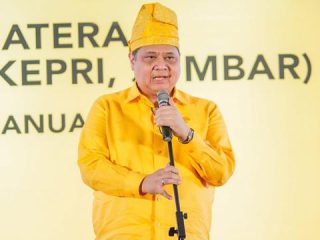Hadir di HUT Gerindra, Airlangga Ucapkan Selamat ke Prabowo