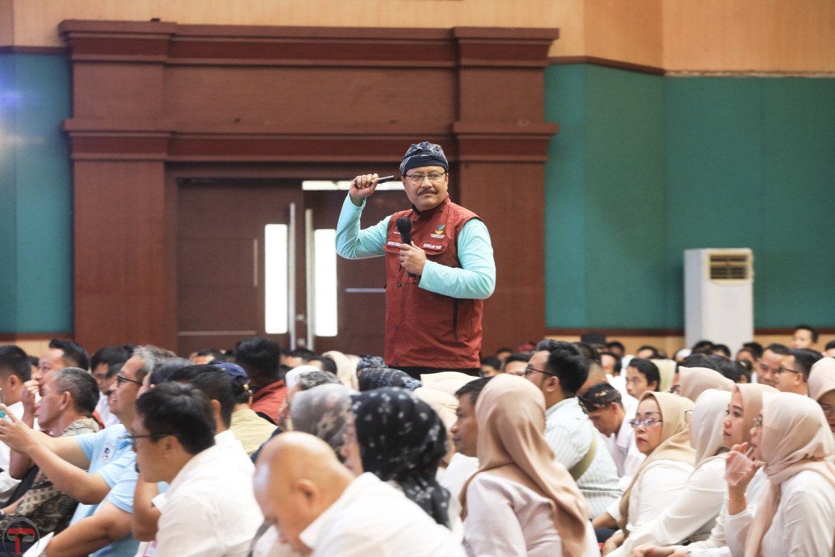 Mensos Gus Ipul mengatakan, Presiden Prabowo targetkan angka kemiskinan ekstrem turun 0 persen.