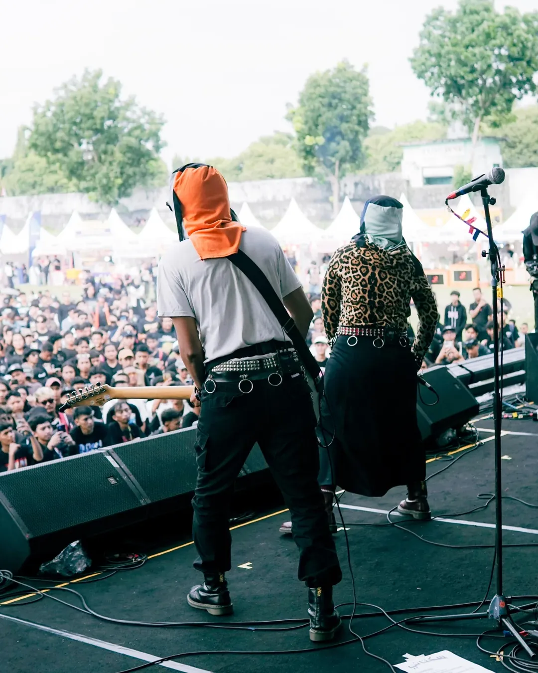 Aksi panggung band Sukatani. (Sumber: ig @sukatani.band)