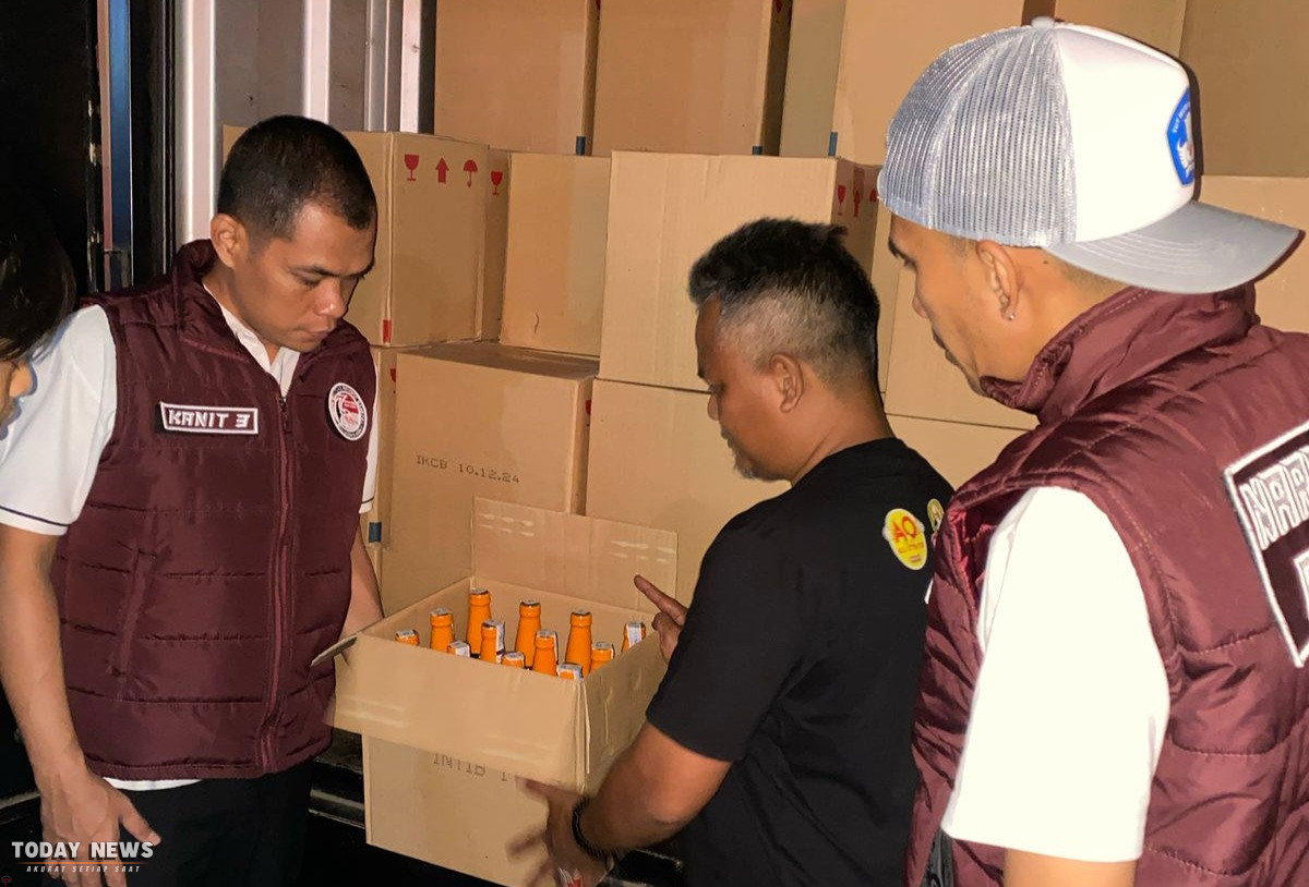 Polresta Bandung Sita Ribuan Botol Miras di Soreang
