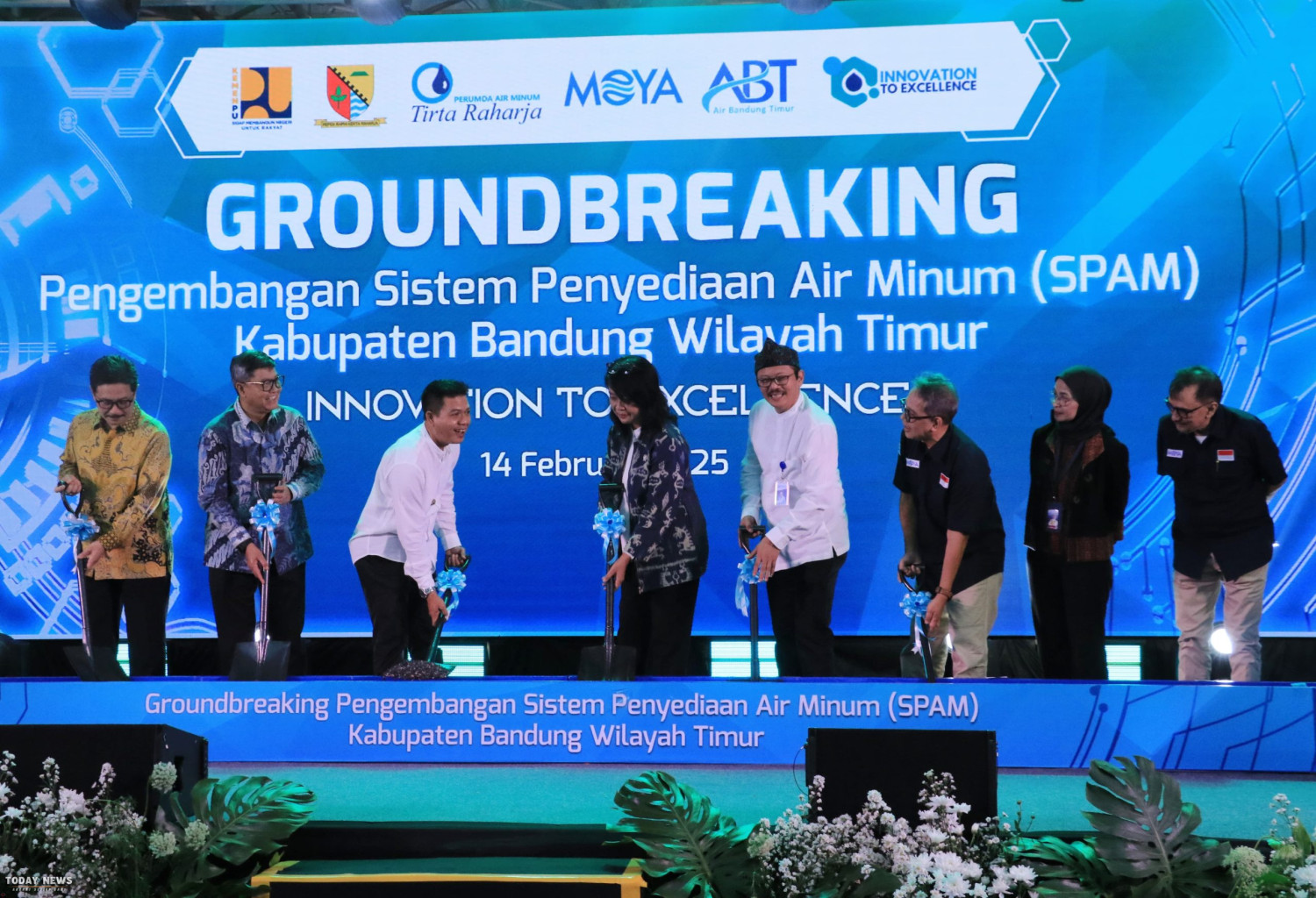 Bupati Bandung dan Wamen PU Groundbreaking Proyek SPAM