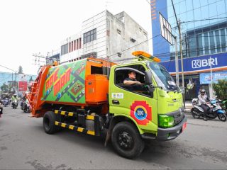 Atasi Sampah di Jalanan, Pemkot Bandung Luncurkan Mobil Pacman