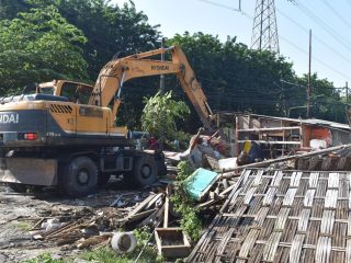 Amankan Aset Seluas 896 Meter Persegi, Pemkot Surabaya Tertibkan Bangli di Tenggilis Mejoyo