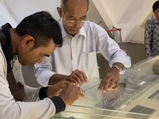 Kabar Gembira untuk Disabilitas Tuna Netra, Museum 10 Nopember dan Tugu Pahlawan Dipasang Narasi Huruf Braille