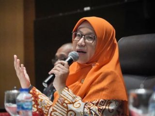 DPR Minta Mendiksaintek Tak Naikan Biaya UKT