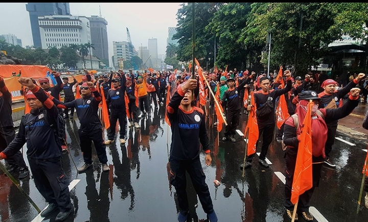 Buruh di PHK Dapat 60 Persen Gaji Selama 6 Bulan