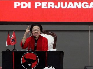 Minta Tunda Retreat: Bentuk Kemarahan Megawati Atas Penangkapan Hasto 