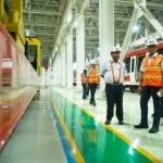 Dirut KAI Tinjau Depo LRT Jabodebek, Pastikan Kesiapan Angkutan Lebaran 2025