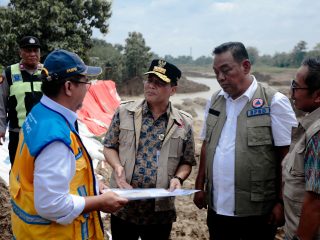 Gubernur Ahmad Lutfhi Instruksikan Tutup Tiga Tanggul yang Jebol di Grobogan