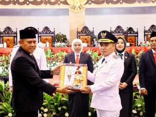 Hadiri Sertijab Bupati Mojokerto, Gubernur Khofifah Tekankan Integrasi Transportasi Publik