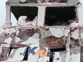 KA Kartanegara 167 Tabrak Truk Pengangkut Pupuk di Kediri