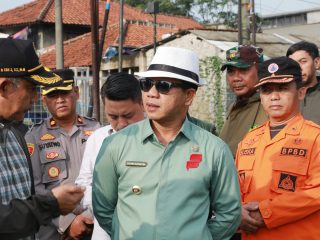 Bupati Bandung Curhat ke Dedi Mulyadi Soal Banjir Cidawolong