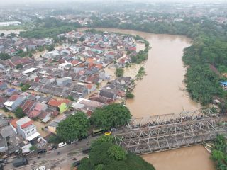Kali Ciliwung Meluap, 51 RT di Jakarta Terendam Banjir