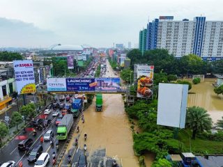 Laga Persija vs PSIS Resmi Ditunda akibat Banjir di Stadion Patriot