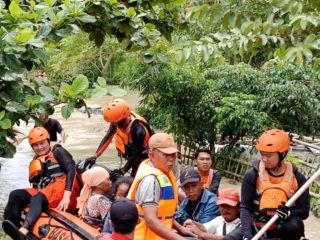 Tiga Kecamatan di Karawang Terendam Banjir hingga Dua Meter