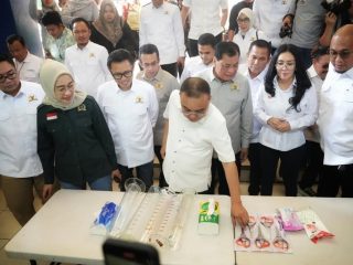 DPR Temukan Minyak Goreng Disunat di Pasar Kramat Jati