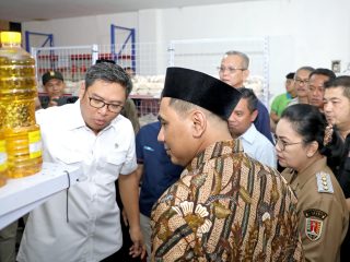 Wamentan Tinjau Operasi Pasar Murah di Semarang