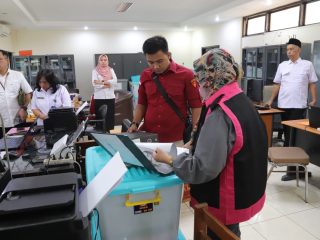 Kejati Jatim Geledah Kantor Dispendik, Nah Loh Ada Apa?