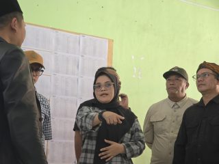 Lolly Suhenty Pantau Langsung PSU di Tasikmalaya