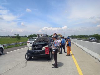 Dua Mobil Alami Kecelakaan di Tol Nganjuk-Kertosono, Korban Luka-luka