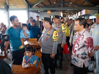 Kapolri dan Gubernur Luthfi Tinjau Rest Area KM 456 Salatiga