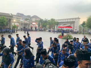 Calon PPPK Kocar Kacir Saat Hujan Lebat Guyur Semarang Jelang Pelantikan