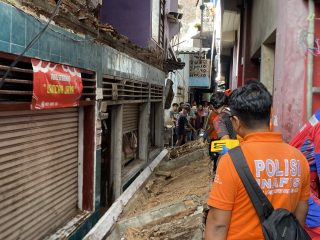 Balkon Rumah Runtuh Timpa Pemilik Rumah Berkahir Tragis