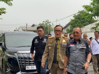 Wamenaker Sidak Perusahaan di Surabaya yang Tahan Ijazah, Dapat Respon Tidak Menyenangkan