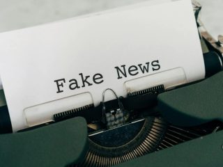 Hoax Itu Senjata Makan Tuan! Siapa yang Sebenarnya Paling Dirugikan?
