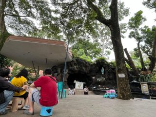 Jelang Paskah, Gua Maria Kerep Ambarawa Dipenuhi Peziarah