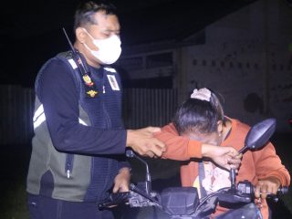 Satpol PP Madiun Gerebek Praktik Prostitusi Via MiChat, Satu Waria Diduga Terinfeksi HIV