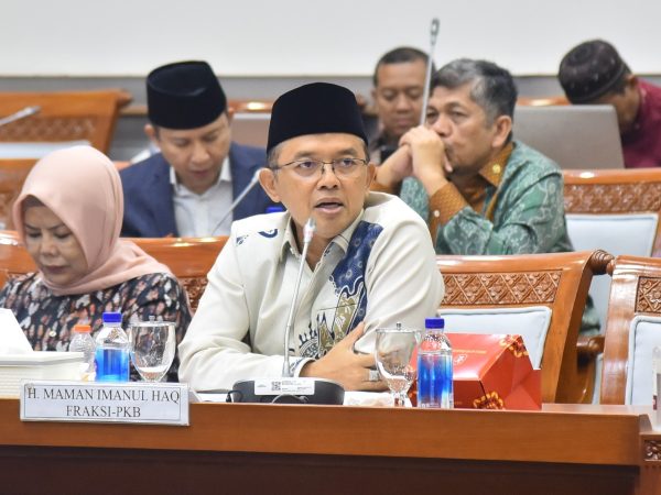 DPR Minta Pemerintah Kembalikan Dana Haji Khusus yang Tertahan