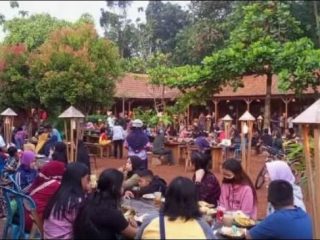 Menikmati Angkringan dengan Suasana Semarang Tempo Dulu di Kampung Jawi