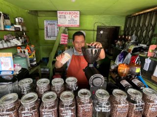 Menikmati Sensasi Rasa Kopi yang Berbeda di Kedai Kopi Toples Bening