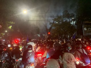 Ribuan Bobotoh Turun ke Jalan Usai Laga Malut United Versus Persib Bandung