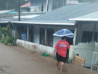 Genangan Air Setinggi 40 Cm Terjadi di Kemang Utara IX, BPBD Jakarta Kerahkan Petugas