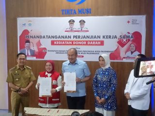 PMI dan Perumda Tirta Musi Jalin Kerja Sama Donor Darah, Walikota Palembang: Stok Darah Harus Capai 7.000 Kantong!