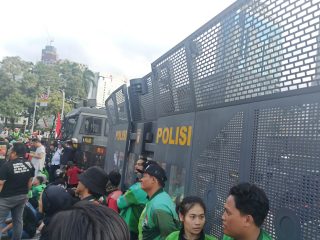 Polda Metro Jaya Terjunkan 4.000 Personil Kawal Demo Ojol di Patung Kuda