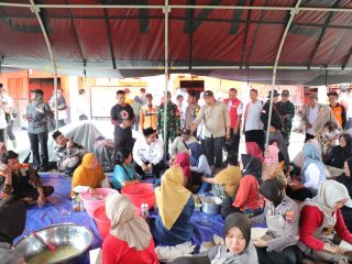 Wagub Jateng Kunjungi Korban Banjir di Grobogan