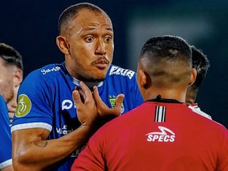 Kalah dari Malut United, Persib Tunda Pesta Juara