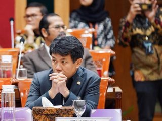DPR Sentil Rencana Dedi Mulyadi Kirim Siswa Bermasalah ke Barak TNI