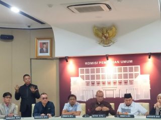 Buntut Sewa Jet Pribadi, Themis Minta DKPP Pecat Seluruh Pimpinan KPU RI