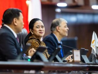 Ketua DPR Minta Kemenaker Laporkan Data Berkala Penindakan Perusahaan Tahan Ijazah