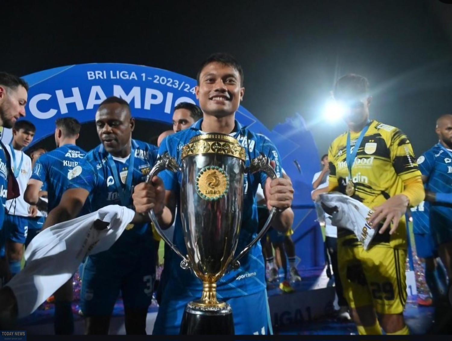 Gelandang senior Persib, Dedi Kusnandar