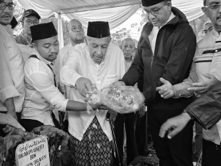 Prosesi Pemakaman Suami Najwa Shihab Diiringi Hujan, Quraish Shihab: Tanda Rahmat Tuhan