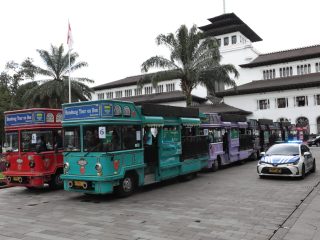 Keliling Kota Bandung Naik Bandros, Berwisata Sambil Mengenal Sejarah
