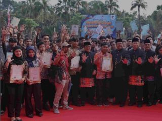 Hardiknas, Gubernur Pramono Tuntaskan Tahap Kedua Program Pemutihan Ijazah