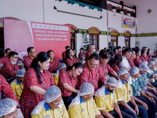 Jaringan Hotel Swiss-Belhotel International Beri Bantuan Untuk 60 Porter Stasiun di Semarang