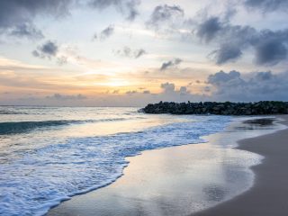 5 Pantai Terbaik di Dunia yang Punya Keindahan Eksotis