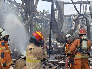 Gudang Etanol di Tambak Langon Hangus Terbakar, Disertai Dentuman Keras dan Ledakan